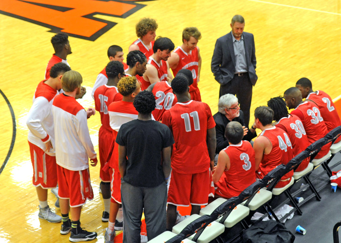 Men&rsquo;s basketball loses at AUM