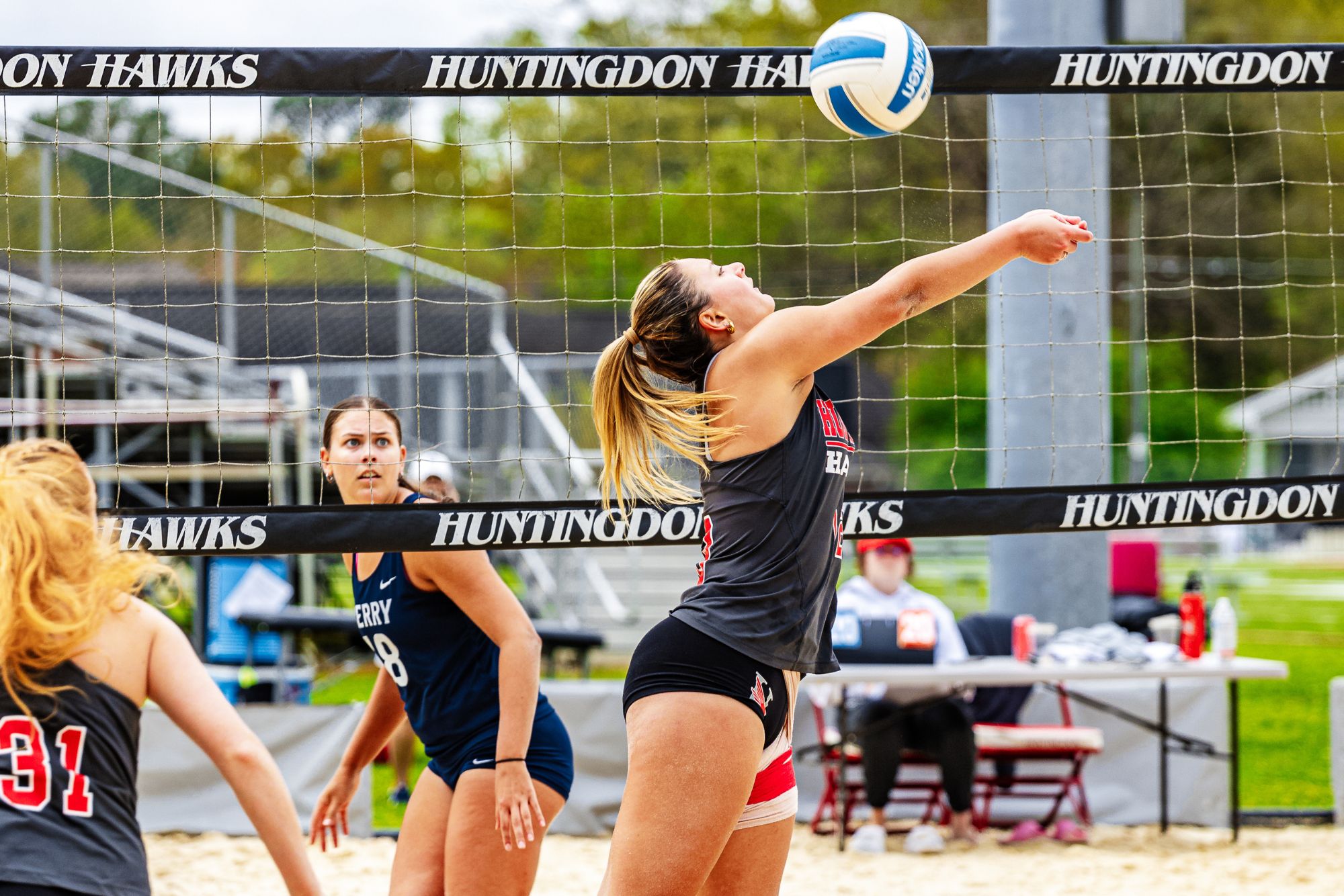 Beach Volleyball Goes 3-1 At Mary-Hardin Baylor