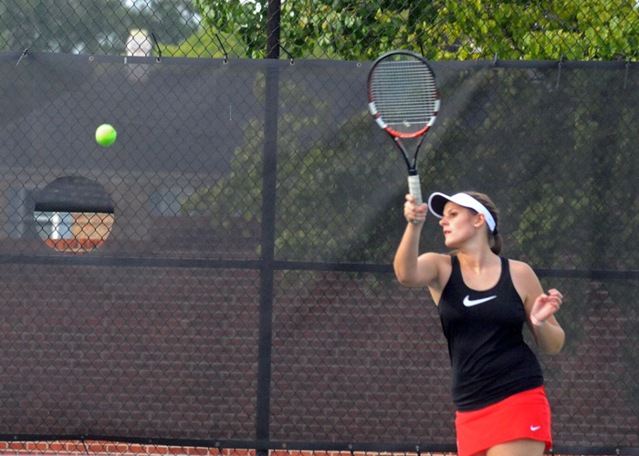 Women's tennis wins fourth straight